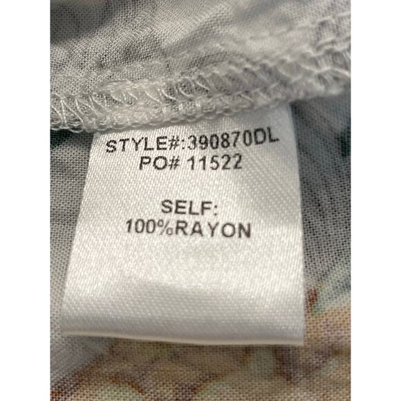 Skies are Blue off the shoulder leaf and flower top SM - Picture 5 of 8